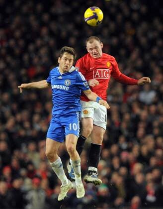 Joe Cole (Chelsea, li.) gegen Wayne Rooney (Manchester United) - EDITORIAL USE ONLY. No use with unauthorised audio, video, data, fixture lists, club league logos or live services. Online in-match use limited to 120 images, no video emulation. No use in betting, games or single club league player publications. Fußball Herren English Premier League 2008 2009, 1. Englische Liga, Manchester United - Chelsea FC London 3:0 Gruppe Manchester Dynamik,