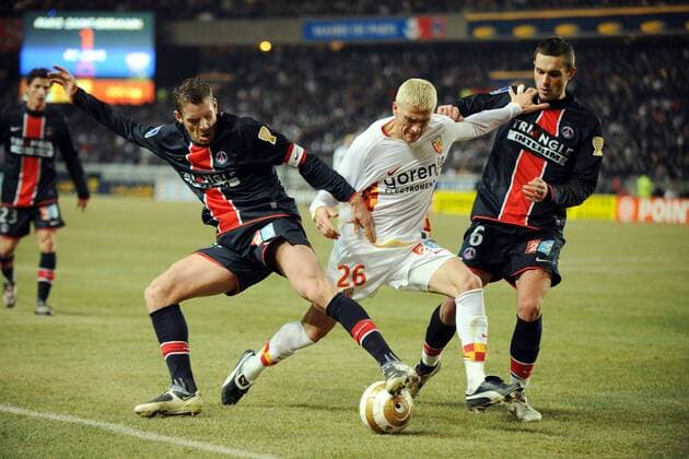 Sylvain Armand (li.) und Gregory Bourillon (re., beide Paris St. German) gegen Yohan DeMont (Lens) -  (pan29450) Fußball Herren Coupe de la Ligue 2008 2009, Ligapokal, Pokal, Pokalspiel, Paris Saint German - Racing Club de Lens Gruppe RC PSG Paris Dynamik,