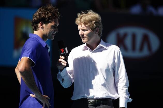 Roger Federer (Schweiz, li.) im interview mit Jim Courier (USA) Tennis Herren Australian Open 2009, Grand Slam, ATP Tour Gruppe Melbourne
