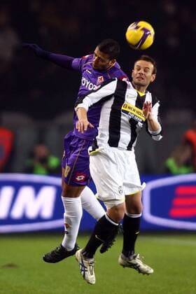 Cristiano Zanetti (Juventus Turin, re.) gegen Felipe Melo (Florenz) -  Fußball Herren Serie A 2008 2009, 1. Italienische Liga, Juventus Turin - ACF Fiorentina 1:0, AC, Juve Gruppe Turin Dynamik,