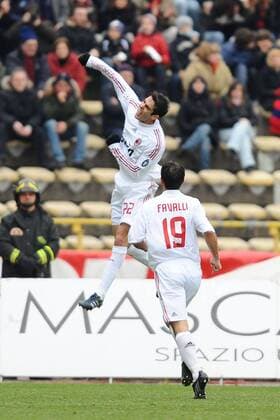 Kaka (li.) und Giuseppe Favalli (beide AC Mailand) - Torjubel -  Fußball Herren Serie A 2008 2009, 1. Liga, AC Mailand, Milan Gruppe Bologna Höhe, Freude,