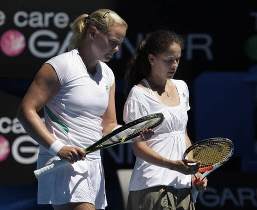 Anna Lena Groenefeld (Deutschland, li.) und Patty Schnyder (Schweiz) Tennis Damen Australian Open 2009, Grand Slam, WTA Tour Gruppe Melbourne