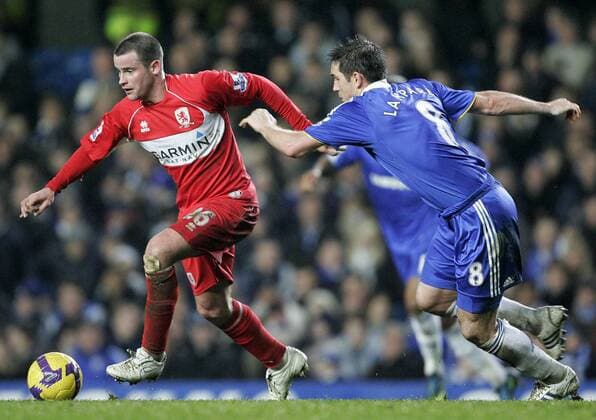 Matthew Bates (Middlesbrough, li.) gegen Frank Lampard (Chelsea) - EDITORIAL USE ONLY. No use with unauthorised audio, video, data, fixture lists, club league logos or live services. Online in-match use limited to 120 images, no video emulation. No use in betting, games or single club league player publications. Fußball Herren English Premier League 2008 2009, 1. Liga, Chelsea FC London - Middlesbrough FC 2:0 Gruppe London Dynamik,