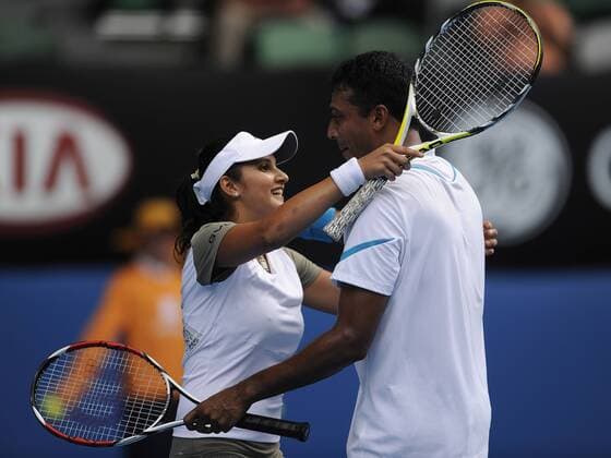 Mahesh Bhupathi und Sania Mirza (beide Indien) jubeln, sie sind Mixed Sieger der Australian Open 2009 Tennis Australian Open 2009, Grand Slam, ATP WTA Tour, Finale Gruppe Melbourne Freude, Begeisterung,