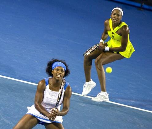 Serena (li.) und Venus Williams (beide USA) -  - ZUMAci1 Tennis Damen Australian Open 2009, Grand Slam, WTA Tour, Finale, Vdig Gruppe Melbourne