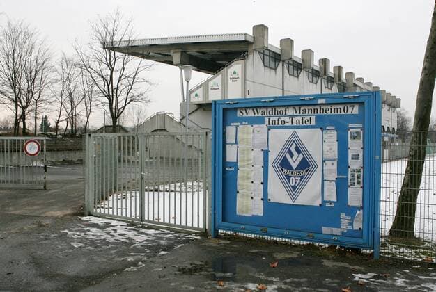 Infotafel vor dem Stadion am Alsenweg, der Geschäftsstelle von Waldhof Mannheim Fußball Herren Regionalliga Süd 2008 2009, SV Waldhof Mannheim, Fotostory, Vereinsstory Totale Mannheim