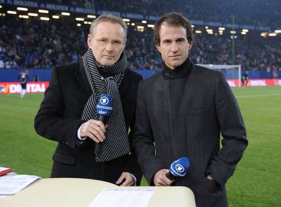 ARD Moderator Reinhold Beckmann (li.) und Fußballexperte Mehmet Scholl (beide Deutschland) Fußball 1. BL Herren Saison 2008 2009 Gruppe Hamburg