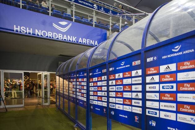 Sponsoren auf dem Spielertunnel in der HSH Nordbank Arena Fußball 1. BL Herren Saison 2008 2009, Hamburger SV Totale Hamburg