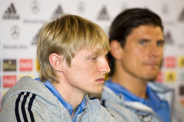 Andreas Beck (li.) und Mario Gomez (Deutschland) - Pressekonferenz Fußball Herren Nationalteam 2009, Pressekonferenz, Pressetermin Gruppe Düsseldorf