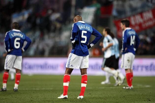William Gallas (Frankreich) enttäuscht -  Fußball Länderspiel Herren Freundschaftsspiel 2009, Test Testspiel, Nationalmannschaft, Nationaltrikot Einzelbild Marseille