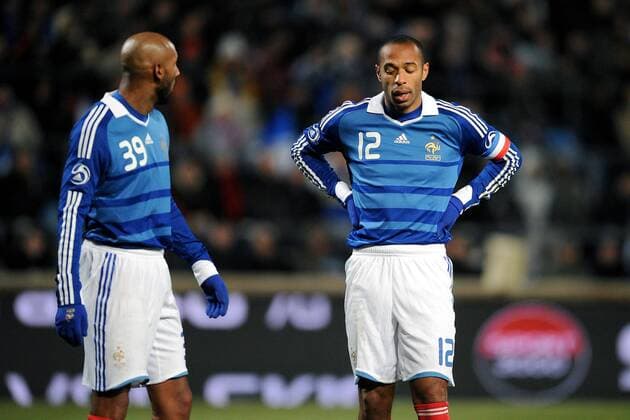 Thierry Henry (re.) und Nicolas Anelka (beide Frankreich) enttäuscht -  Fußball Länderspiel Herren Freundschaftsspiel 2009, Test Testspiel, Nationalmannschaft, Nationaltrikot Gruppe Marseille
