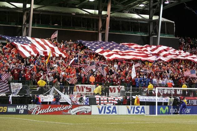 Fanblock USA mit Nationalfahnen - (Icon918m090211006) Fußball Länderspiel Herren WM Qualifikation 2009, Nationalmannschaft Totale Columbus EDITORIAL USE ONLY