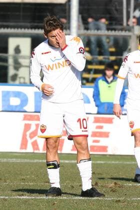 Francesco Totti (AS Rom) verletzt -  Fußball Herren Serie A 2008 2009, 1. Liga, Roma Einzelbild Bergamo Enttäuschung,