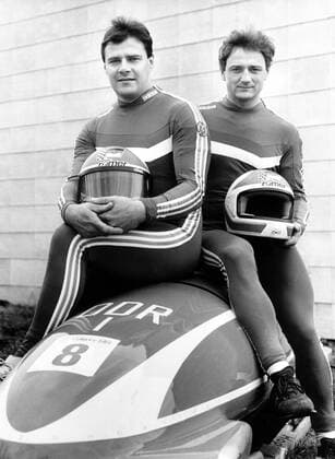 Pilot Wolfgang Hoppe (li.) und Bogdan Musiol (beide DDR) Bobsport Herren 1988, Bob, Zweierbob, Zweier, 2er, 2 er Gruppe Aufnahmedatum geschätzt Oberhof