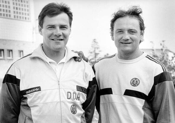 Pilot Wolfgang Hoppe (li.) und Bogdan Musiol (beide DDR) Bobsport Herren 1987, Bob, Zweierbob, Zweier, 2er, 2 er Gruppe Aufnahmedatum geschätzt Oberhof Freude,