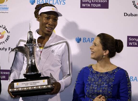 Venus Williams (USA, li.), Siegerin der Dubai Open 2009, im Gespräch mit Prinzessin Haya bint Al Hussein von Jordanien Tennis Damen Dubai Open 2009, WTA Tour, Finale Gruppe o0 Championships Dubai
