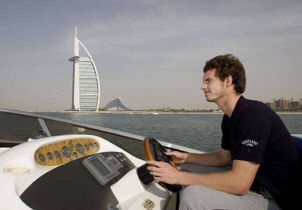 Andy Murray (Großbritannien) fährt Motorboot, hi. das Luxushotel Burj Al Arab Tennis Herren Dubai Open 2009, Championships, ATP Tour o0 Einzel Einzelbild Dubai, Vereinigte Arabische Emirate, VAE