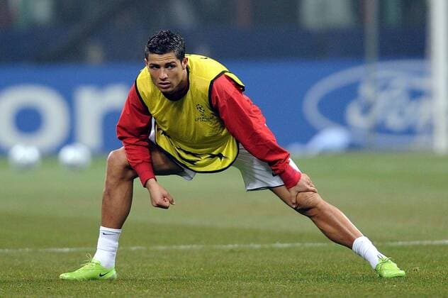 Cristiano Ronaldo (Manchester United) - Stretching -  Fußball EC 1 Herren Champions League 2008 2009, Manchester United, ManU Einzelbild Mailand