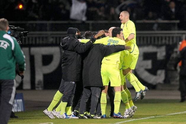 Torjubel Lyon u.a. mit Karim Benzema (re.) und Fabio Grosso-  Fußball EC 1 Herren Champions League 2008 2009, Olympique Lyonnais OL Gruppe o0 Vdig Lyon Begeisterung, Freude,
