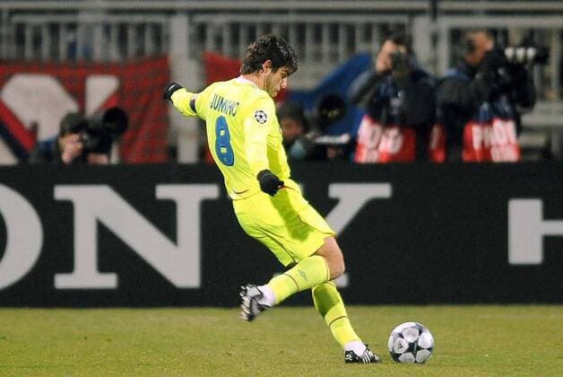 Juninho Pernambucano (Lyon) zieht ab und trifft zum 1:0 -  Fußball EC 1 Herren Champions League 2008 2009, Olympique Lyonnais OL Einzelbild o0 Vdig Lyon Dynamik,