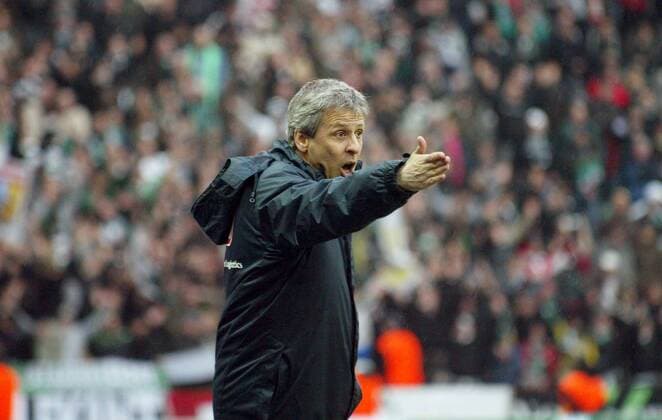 Trainer Lucien Favre (Hertha) gibt Anweisungen Fußball 1. BL Herren Saison 2008 2009, Hertha BSC Berlin Einzelbild Berlin
