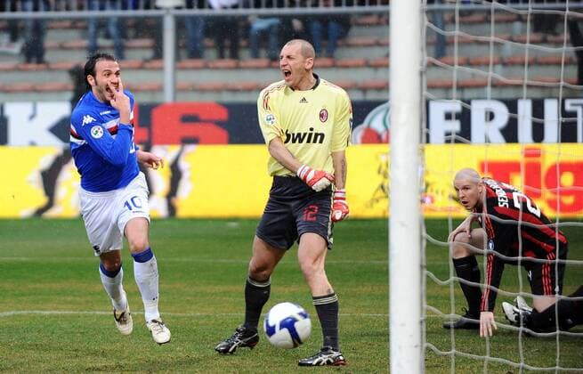 Torwart Christian Abbiati (AC Mailand, Mitte) wütend ob eines Torerfolgs von Giampaolo Pazzini (Sampdoria Genua, li.), daneben Philippe Senderos (AC Mailand) -  Fußball Herren Serie A 2008 2009, 1. Italienische Liga, Sampdoria Genua - AC Mailand 2:1, Milan Gruppe Genua Begeisterung, Freude, Enttäuschung, Wut, Verzweiflung,