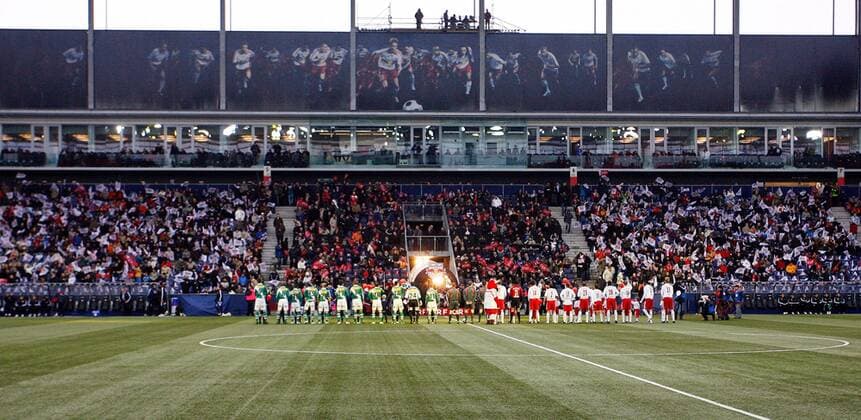Mannschaftsvorstellung vor der Haupttribüne der Red Bull Arena - Heimspielstätte des FC Red Bull Salzburg -  Fußball Herren Bundesliga 2008 2009, 1. Liga, FC Red Bull Salzburg, RB, RedBull Totale Salzburg