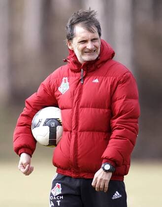 Co Trainer Alfred Tatar (Lokomotive Moskau) -  Fußball Herren Premier Liga 2008 2009, 1. Russische Liga, Trainingslager, Training, FC Lokomotiv Moskau Einzelbild Wien Nachdenklichkeit, Skepsis,