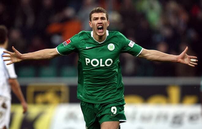 Edin Dzeko (Wolfsburg) - Torjubel Fußball 1. BL Herren Saison 2008 2009, VfL Wolfsburg Einzelbild Wolfsburg Freude, Begeisterung,
