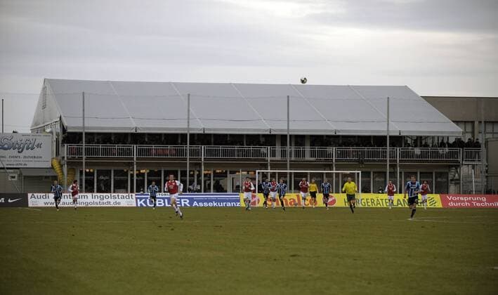 Fußball, Stadiongeschichte FC Ingolstadt 04 VIP Zelt mit den dazugehörigen Sponsoren Logen in der Tuja Arena, Heimspielstätte des FC Ingolstadt Fußball 2. BL Herren Saison 2008 2009, FC Ingolstadt 04 Totale Ingolstadt
