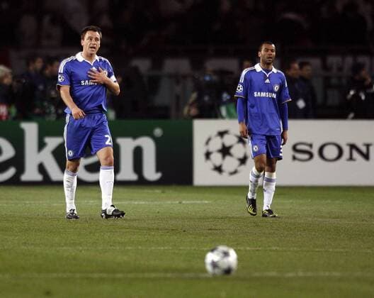 John Terry (li.) und Ashley Cole (beide Chelsea) enttäuscht - EDITORIAL USE ONLY. No use with unauthorised audio, video, data, fixture lists, club league logos or live services. Online in-match use limited to 120 images, no video emulation. No use in betting, games or single club league player publications. Fußball EC 1 Herren Champions League 2008 2009, Chelsea FC London Gruppe Turin Enttäuschung,