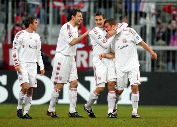 Torjubel Bayern, v.re.: Lukas Podolski, Miroslav Klose, Mark van Bommel und Philipp Lahm Fußball EC 1 Herren Champions League 2008 2009, FC Bayern München Gruppe München Freude,