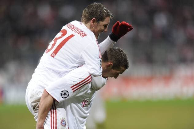 Bastian Schweinsteiger (li.) und Lukas Podolski (beide Bayern) - Schlußjubel Fußball EC 1 Herren Champions League 2008 2009, FC Bayern München Gruppe München Freude,