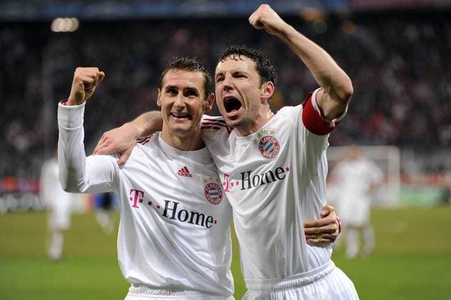 Mark van Bommel (re.) und Miroslav Klose (beide Bayern) - Torjubel Fußball EC 1 Herren Champions League 2008 2009, FC Bayern München Gruppe München Freude, Begeisterung,