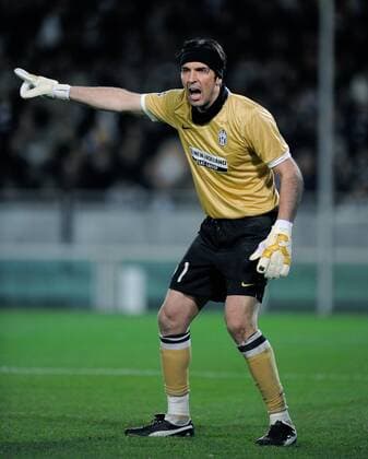 Torwart Gianluigi Buffon (Juventus Turin) gibt Anweisungen -  Fußball EC 1 Herren Champions League 2008 2009, Juve Einzelbild Turin