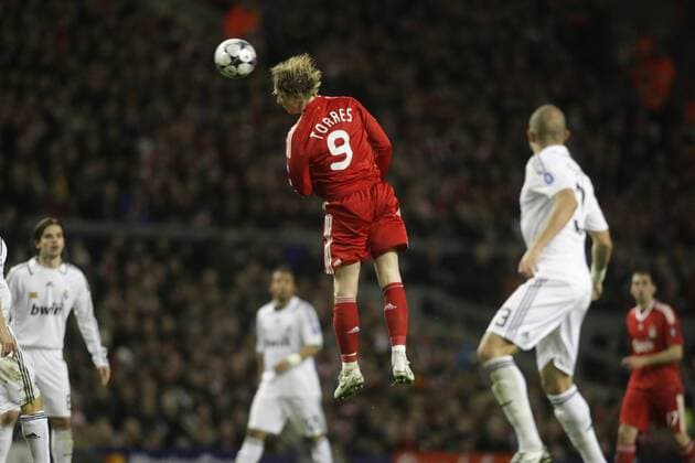 Fernando Torres (Liverpool) - Kopfball -  Fußball EC 1 Herren Champions League 2008 2009, FC Liverpool - Real Madrid CF 4:0 Einzelbild Liverpool Dynamik,