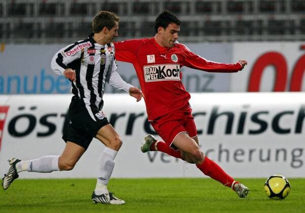 Ilco Naumoski (Mattersburg, re.) gegen Florian Klein (Linz) -  Fußball Herren Bundesliga 2008 2009, 1. Österreichische Liga, LASK Linz - SV Mattersburg 0:0 Gruppe Linz Dynamik,