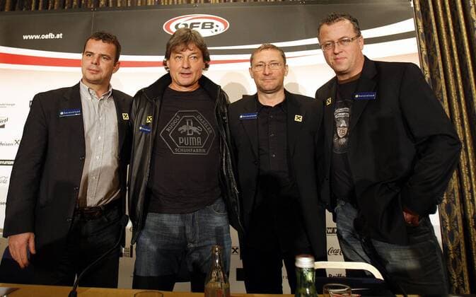 ÖFB Pressekonferenz, v.li.: Co Trainer Manfred Zsak, Nationaltrainer Dietmar Constantini, Co Trainer Heinz Peischl und Torwarttrainer Franz Wohlfahrt (alle Österreich) -  Fußball Herren Pressekonferenz 2009, Pressetermin, Nationalmannschaft Gruppe Wien