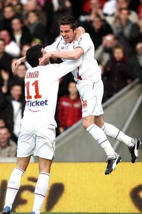Anthony Mounier (re.) und Fabio Grosso (beide Lyon) - Torjubel -  Fußball Herren Ligue 1 2008 2009, 1. Französische Liga, Olympique Lyonnais, OL, Vdig Gruppe Lyon Freude,