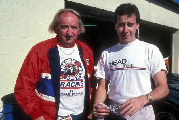 Freddie Spencer (USA, re.) mit Vater Freddie Sr. - - ZUMAf61 Motorsport Herren Daytona 200 1984, Motorrad, Motorradrennen, Motorradrennsport, Motorradsport, vdia Gruppe Daytona Beach