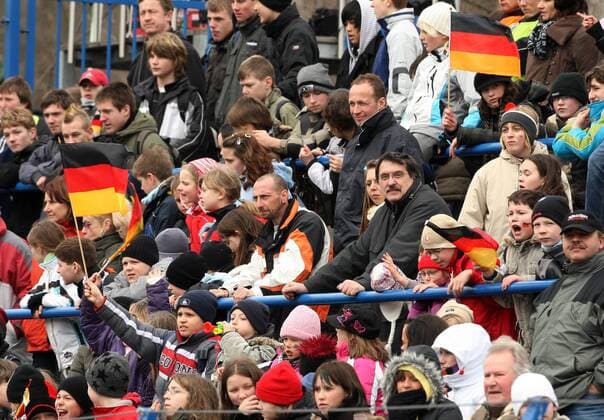 Junge Fans unterstützen das deutsche U18 Nationalteam Fußball Länderspiel Herren Freundschaftsspiel 2009, Test, Testspiel, Nationalteam, U 18, Jugend, Nachwuchs, Junioren, Vdig Totale Grimma