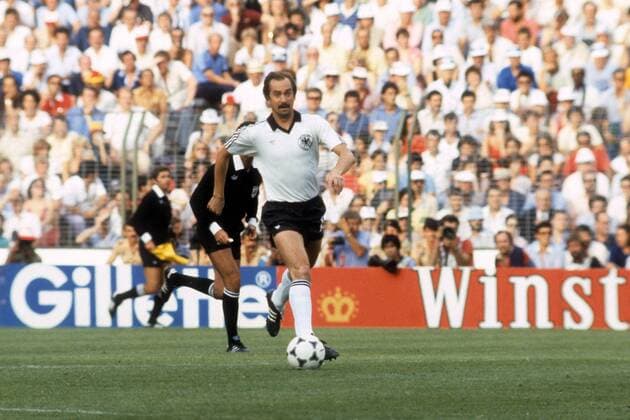 Uli Stielike (BR Deutschland) Fußball WM Herren WM Finale 1982, Länderspiel, Nationalteam, Nationaltrikot, BRD Einzelbild Madrid Dynamik,