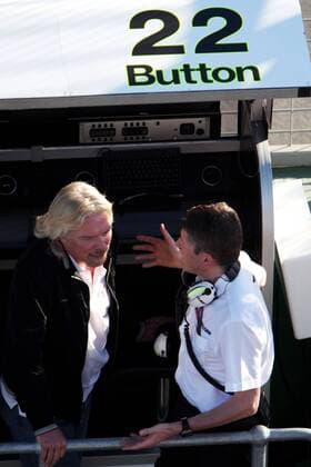 Virgin CEO Sir Richard Branson (li.) im Gespräch mit Geschäftsführer Nick Fry (England Brawn GP) - - ZUMAs04 Motorsport Grand Prix Herren Großer Preis von Australien 2009, Formel 1 Weltmeisterschaft, F1, F, GP, WM, Qualifying Gruppe Albert Park Melbourne