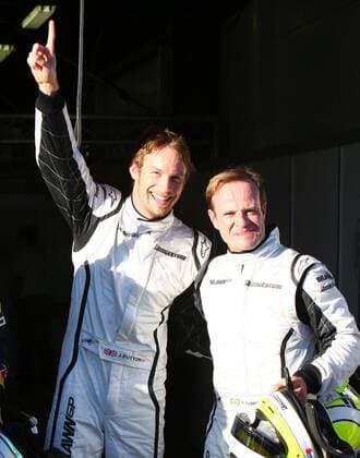 Doppel Pole für Brawn GP beim GP von Australien 2009: Jenson Button (England, li.) holt die Pole Position vor Teamkollege Rubens Barrichello (Brasilien) Motorsport Grand Prix Herren Großer Preis von Australien 2009, Formel 1 Weltmeisterschaft, F1, F, GP, WM, Qualifying Gruppe Albert Park Melbourne Freude,