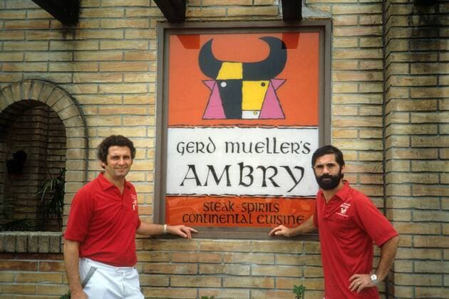 Gerd Müller (Fort Lauderdale Strikers, re.) mit seinem Geschäftspartner Hans Huber (beide BR Deutschland) vor ihrem deutsch amerikanischen Restaurant The Ambry Fußball Herren NASL 1982, North Atlantic Soccer League, 1. Amerikanische Liga, Gruppe Fort Lauderdale, Ft.