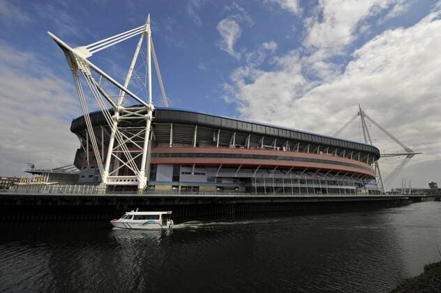 Millennium Stadium in Cardiff liegt direkt am Fluß Taff Fußball Länderspiel Herren WM Qualifikation 2009 Totale Cardiff