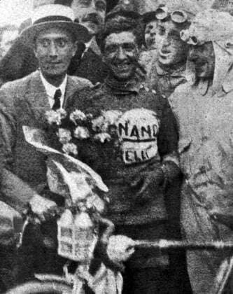 Giovanni Brunero (Italien, Mitte) - Gesamtsieger des Giro d Italia 1921 -  Radsport Herren Giro d Italia 1921, dItalia, Straßenradsport, Straße, Rad, Repro, Historie, Geschichte Gruppe 10. Etappe Turin – Mailand Freude,