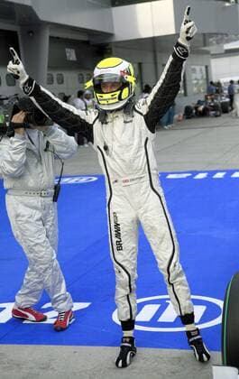 Jenson Button (England Brawn GP) bejubelt seine Pole Position in Malaysia Motorsport Grand Prix Herren Großer Preis von Malaysia 2009, Formel 1 Weltmeisterschaft, F1, F, GP, WM, Qualifying Einzelbild Kuala Lumpur Sepang Freude,