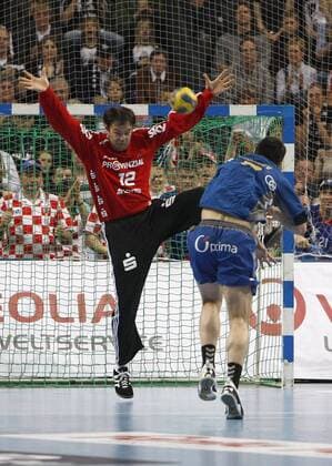 Torwart Bruno Martini (Kiel) gegen Mateo Hrvatin (Zagreb) - Siebenmeter Handball EC 1 Herren Champions League 2008 2009, THW Kiel - RK Croatia Zagreb 31:27 Gruppe Kiel Dynamik,