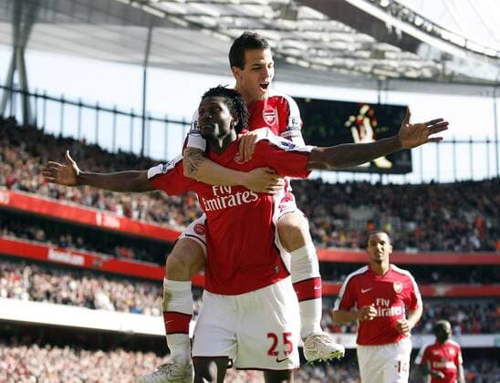 Torjubel Arsenal: Torschütze Emmanuel Adebayor (vorn) lässt sich von Cesc Fabregas feiern - EDITORIAL USE ONLY. No use with unauthorised audio, video, data, fixture lists, club league logos or live services. Online in-match use limited to 120 images, no video emulation. No use in betting, games or single club league player publications. Fußball Herren English Premier League 2008 2009, 1. Englische Liga, FC Arsenal London Gruppe London Freude,
